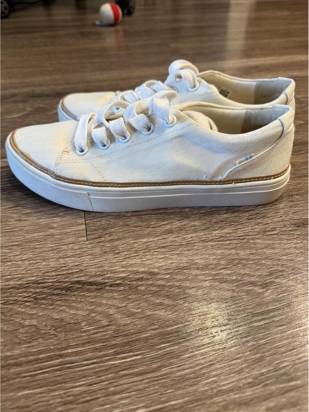 TOMS Cream/White Sneakers